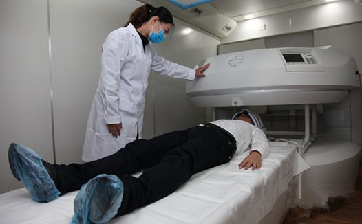 中国成功研制出世界首台磁共振医疗车