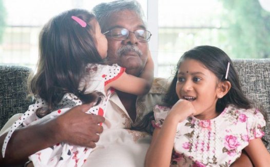 贴锁骨下的可穿戴医疗设备可为医生汇报患者生命特征