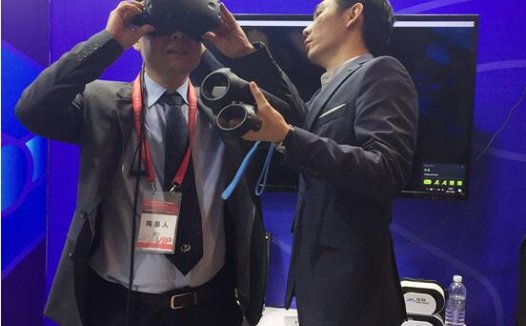 医联首创VR骨科手术教学体验