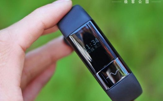 华米Amazfit米动健康手环上手评测：会是豪华版的小米手环？